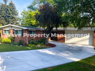 Main picture of 1204 W Highland View Dr