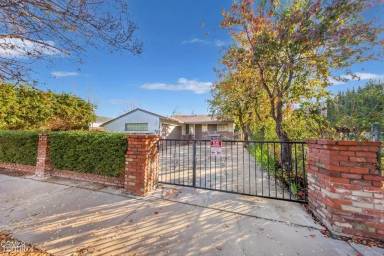 Main picture of 6924 Remmet Ave