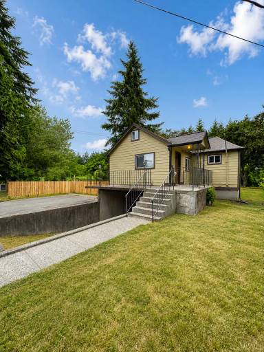 Main picture of 2690 Erlands Point Rd NW