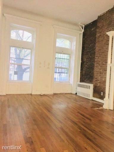 Main picture of 169 W 76th St