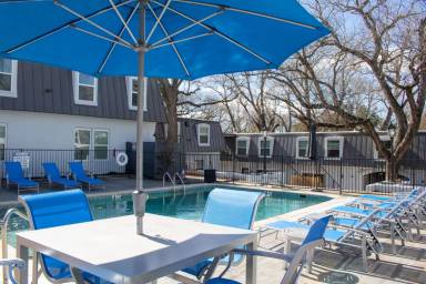 Main picture of Mueller Crossing