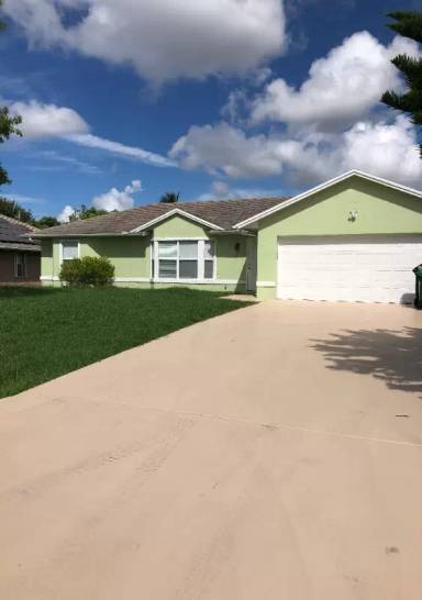 Main picture of 367 SW Donna Ter