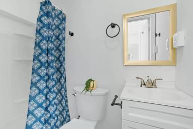 Main picture of 159 W Washington St