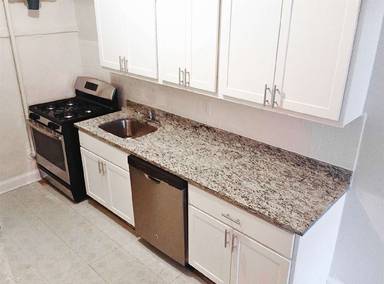 Main picture of 512-20 W Cornelia Ave