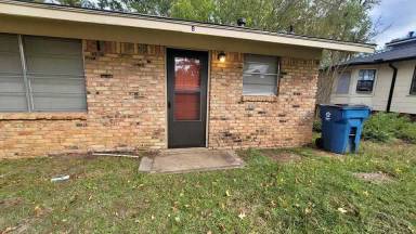 Main picture of 2000 Wilson St