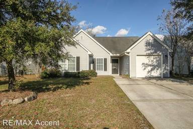Main picture of 33 Hamilton Grove Dr