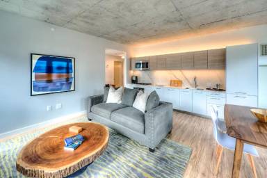 Main picture of 153 N Desplaines St