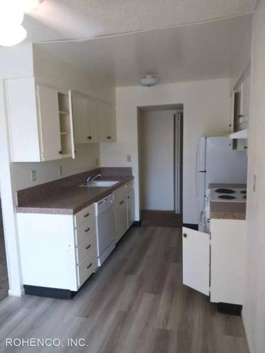 Main picture of 6090 S Land Park Dr