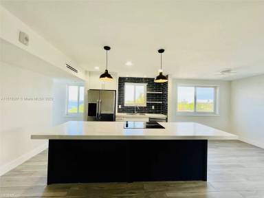 Main picture of Bay Village Condo