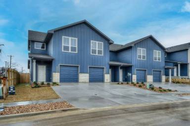 Main picture of 8411 Adelaide Dr