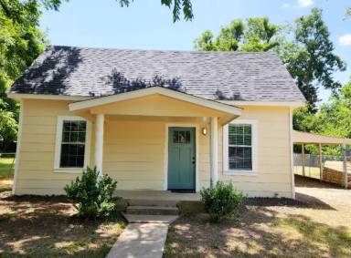Main picture of 303 W Cedar