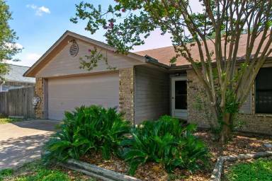 Main picture of 800 Azalea Ct