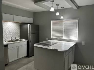 Main picture of 439 N Alameda Blvd