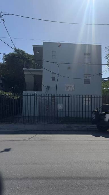 Main picture of 352 NW 11th St