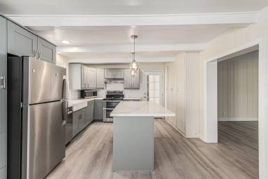 Main picture of 104 E La Jolla Dr