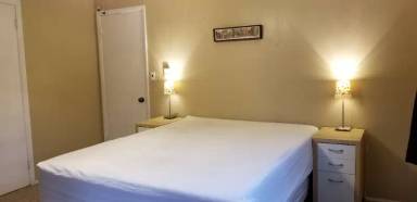 Main picture of 10 Oak Dr