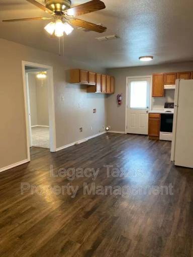 Main picture of 701 Miracle Ln