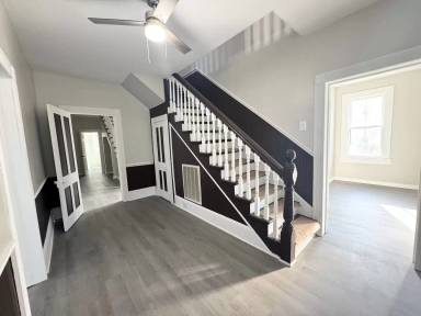 Main picture of 213 E Gale St
