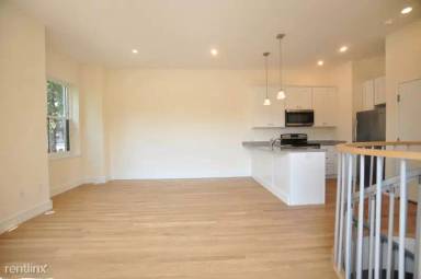 Main picture of 877 Beacon St