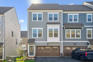 Main picture of 1757 Blue Spruce St