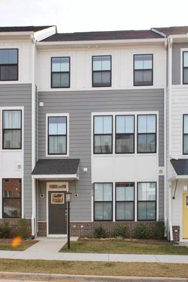 Main picture of 2211 Swallowtail Ln