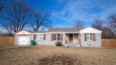 Main picture of 8805 NE 25th St