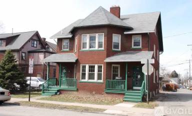 Main picture of 1765 Summit St