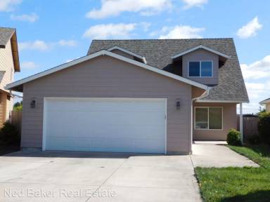 Main picture of 4561 Mabel Ave NE