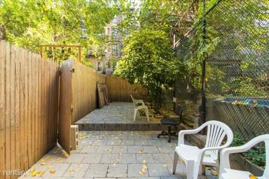 Main picture of 118 E 7th St