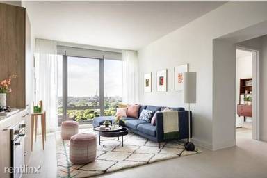 Main picture of 1033 W Van Buren St