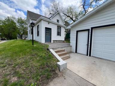 Main picture of 1907 S Prairie Ave