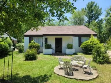 Main picture of 327 Truett Dr