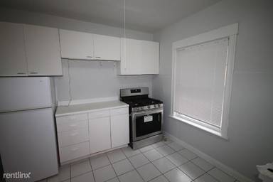 Main picture of 925 W Winona St