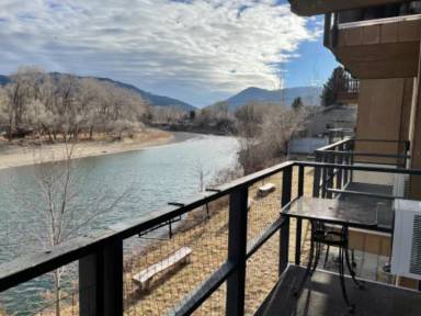 Main picture of 1011 River Dr
