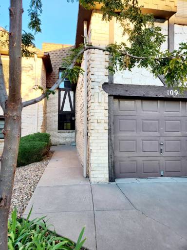 Main picture of 4250 S Olive St