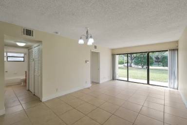 Main picture of 1440 Lake Crystal Dr
