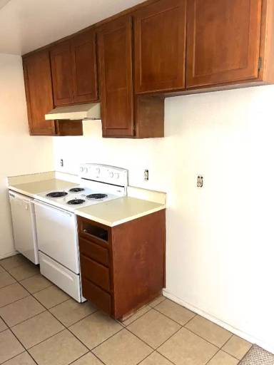 Main picture of 390 N San Antonio Ave