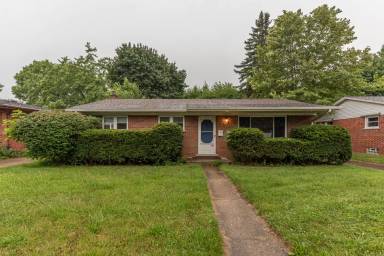 Main picture of 1031 N Maple Rd