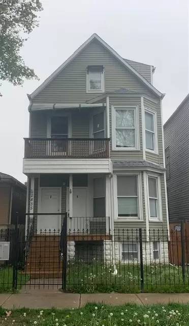 Main picture of 2835 N Avers Ave