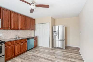 Main picture of 7000 Forrest Ave