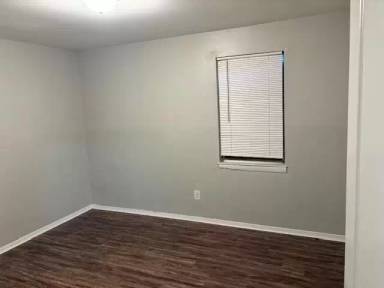 Main picture of 3268 Powell Ave