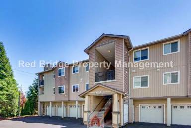 Main picture of 10834 NE Holly St