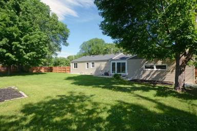 Main picture of 1021 W 86th St