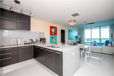 Main picture of 900 Biscayne Bay Condos