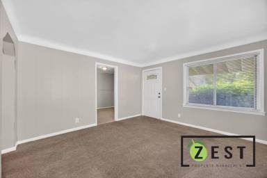 Main picture of 8262 Rosemont Ave