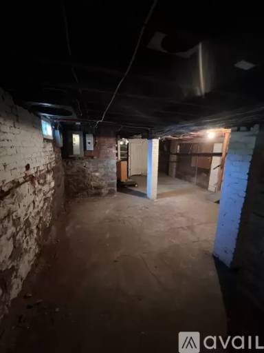 Main picture of 140 Center St