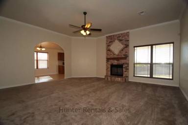 Main picture of 4405 Lauren Mackenzie