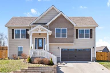 Main picture of 121 Woodtrace Ct