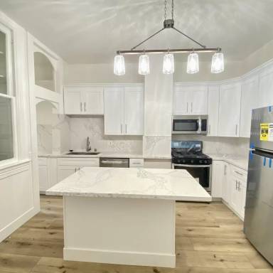 Main picture of 710 N Point St