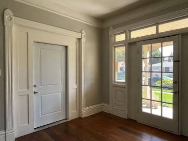 Main picture of 4537 Merrill Ave